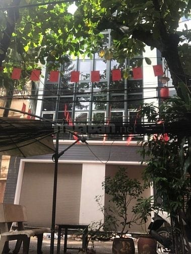 Nhà nguyên căn 4 tầng: gồm 3 căn hộ studio 40m2 và 1 tầng trệt KD