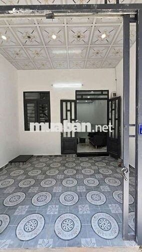 Bán nhà mới xây 2 tầng sạch đẹp ở ngay (sổ hồng chung)