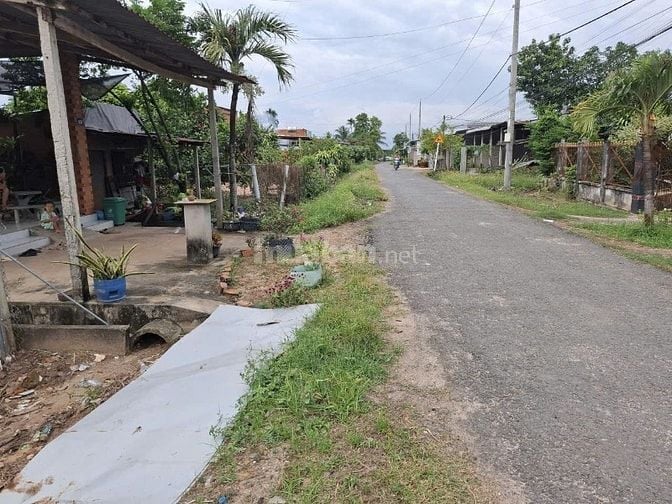 8m mặt tiền đường nhựa thông. Sổ sẵn, có thổ cư. 1,05 tỷ