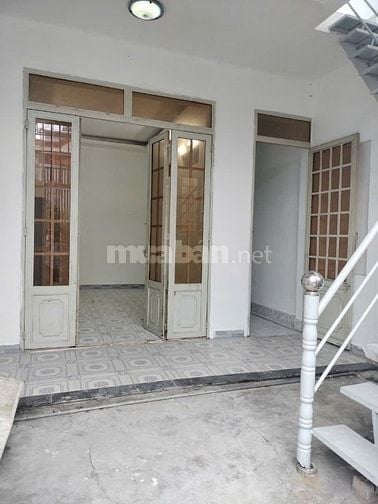 Bán nhà hẻm 1 trệt, 1 lầu chính chủ khu vực trung tâm quận 12