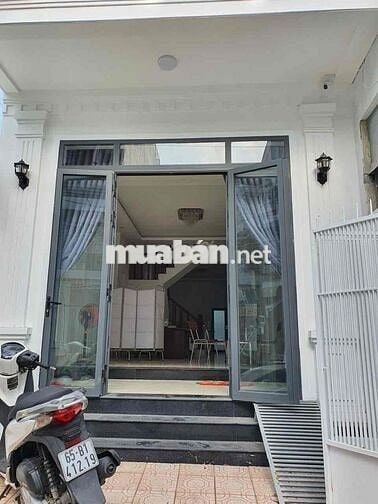 Cho thuê nhà mới mặt tiền Nguyễn Thị Tính