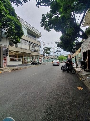 BÁN NHÀ RIÊNG HẺM XE HƠI 8M BÀN CỜ 16,5 tỷ DT:5,3mx17m 