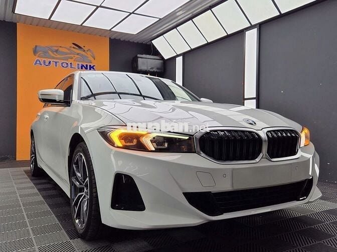 BMW 320i Sport Line model 2025 - 12000 km