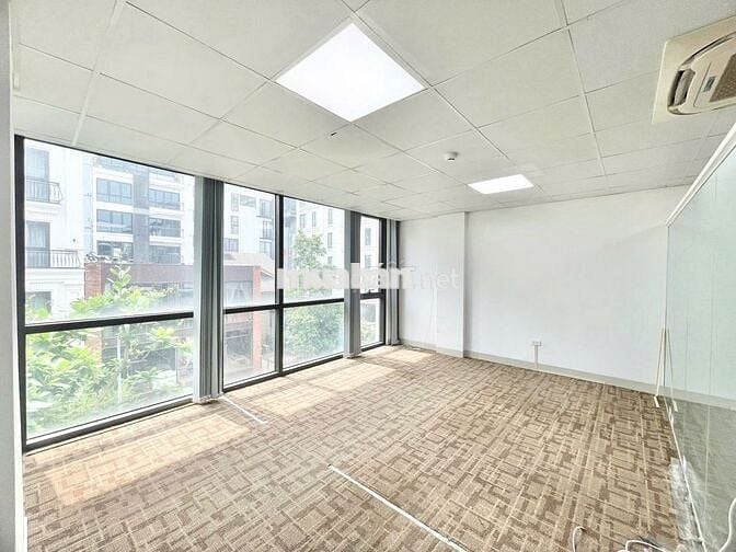 Cho thuê văn phòng Trung Kính 90m2 12tr chia sẵn 2 phòng free dvu