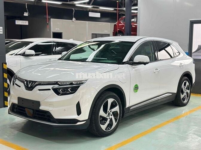 Sẵn lô VF8s 2024 mua Pin CATL Đủ màu Odo < 50km