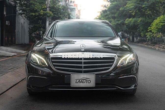 Mercedes E200 Model 2020 - Đen Nâu - 62.000 km