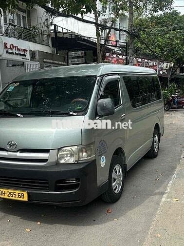 Toyota Hiace 2006 - Máy dầu, số sàn, 6 chỗ