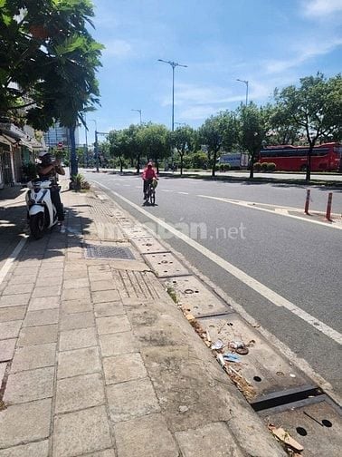 Nhà MT Võ Văn Kiệt , DT 136m2 ( 3.8*25 nở hậu 15m ) . Giá 38.9T TL