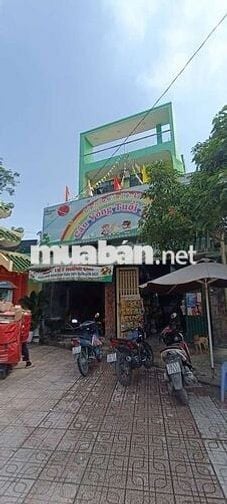 Bán nhà mặt tiền, gần trường học, thuận tiện mua bán