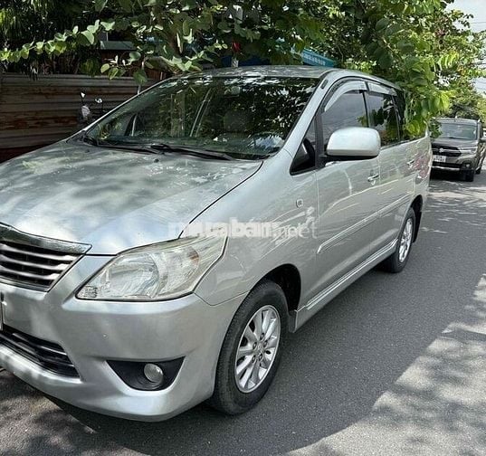 Toyota Innova 2012 E