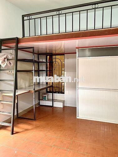 Cho thuê phòng trệt có gác lửng, mặt tiền hẻm 500 Đoàn Văn Bơ Quận 4