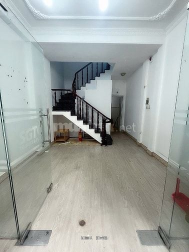 Cho thuê Mặt Tiền ngay Ga T3 - Nhất Chi Mai - 2 Lầu 3PN - Có HHMG