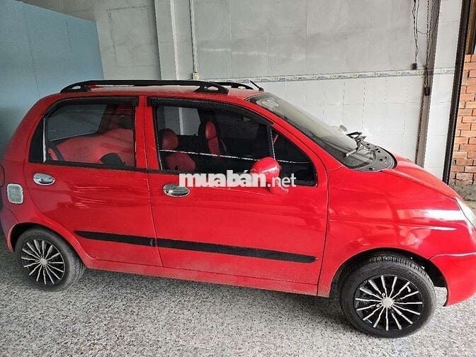 Ô tô Daewoo Matiz số sàn màu đỏ