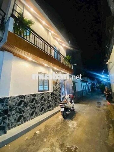 HÀNG HIẾM KHÓ KIẾM  Hơn 2 Tỷ, hẻm 1 Sẹc Xe Hơi Đậu Trước Nhà