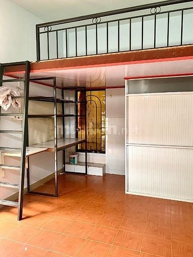 Cho thuê phòng trệt có gác lửng, mặt tiền hẻm 500 Đoàn Văn Bơ Quận 4