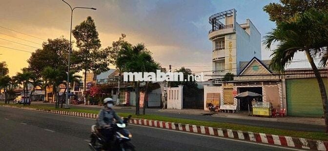 CĂN NHÀ MÁI THÁI (đã hoàng thiện) TẠI PHƯỜNG 3 - TP.VĨNH LONG !