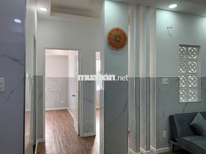 Bán căn hộ cao ốc B Ngô Gia Tự, lầu cao, DT: 83m²