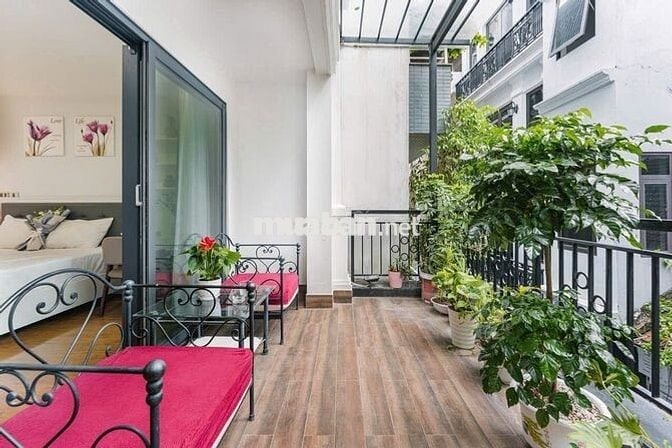 Cho thuê MBKD Phố Bà Triệu, mặt tiền 8m vỉa hè siêu rộng. Giá 60 triệu