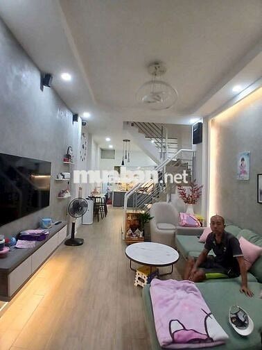 🌈 🌈[QUẬN 4] MT HẺM 576 ĐOÀN VĂN BƠ. GIÁ 5T7 thương lượng .