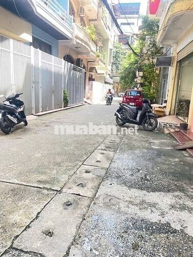 Cho thuê nhà 75m² x 4,5T, Trần Quý Cáp,ô tô đỗ cửa, giá 18tr/th.