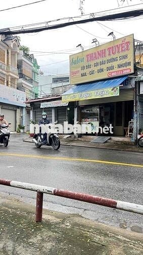 nhà ở diện tích4*15  có 2 phòng ngủ 2 toa lét mặt tiền đường hiệp than