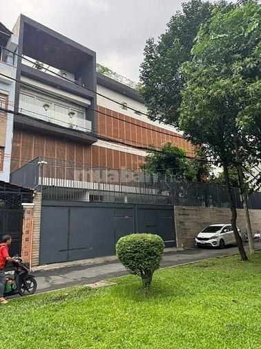 Bán Siêu Biệt Thự Đường Nguyễn Đình Khơi, P4, Tân Bình, Giá 230tr/m2