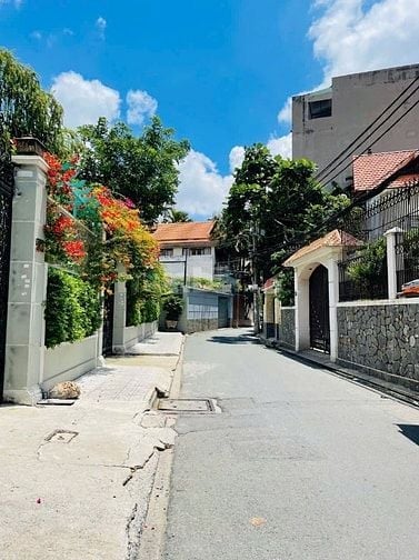 Giá tốt 100m2( 6 x 19 ) Cộng Hoà Tân Bình, Biệt thự 4 tầng, hẻm xe hơi