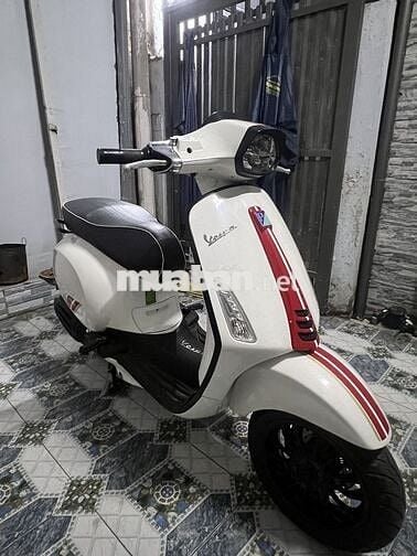 Xe máy Piaggio Vespa Sprint 150 ABS trắng