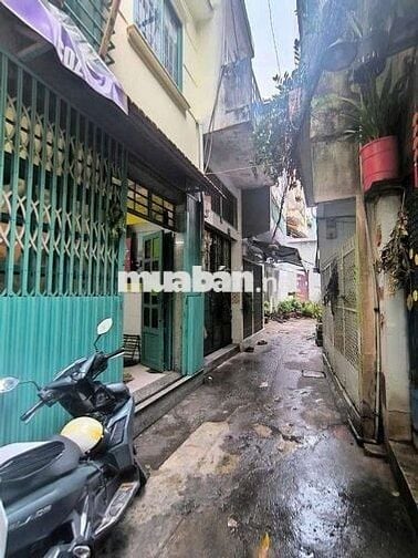 Nhà Ngô gia Tự ,gần Hòa Hảo đúc bê tông , đầy đủ tiện ích