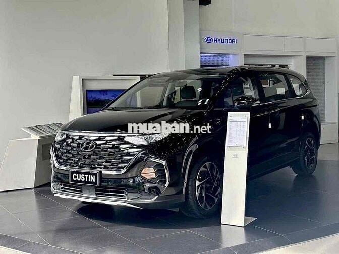 Hyundai Custin 7 chỗ đủ màu, phiên bản giao ngay