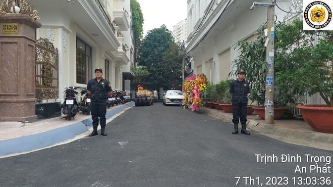 Tuyển Nam Bảo Vệ Trường Học Tại Đường Hoa Lan Phú Nhuận 