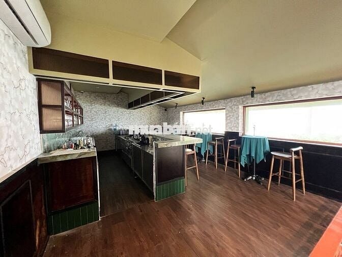 Nhà trống nhận ngay kiểu cổ trung tâm Q1 - Đẹp như hình giá chỉ 6x !!!