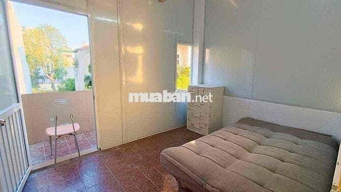 Phòng Ban Công 445 Lạc Long Quân Giá 2X vào ở Ngay