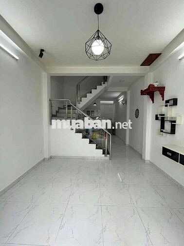 Nhà 1 trệt 1 lầu 2PN 2WC sẵn nội thất mới đẹp gần Lê Văn Chí Thủ Đức