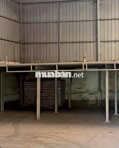 Kho diện tích lớn lên đến 900m2 ở Hoàng Quốc Việt cần cho thuê gấp