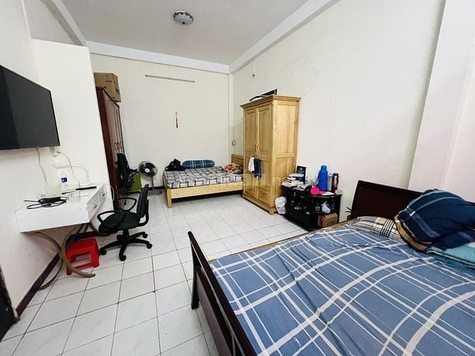 Nhà giá rẻ Năm Châu, Tân Bình, 101m2, 3 tầng 4PN, chỉ 6 tỷ hơn 