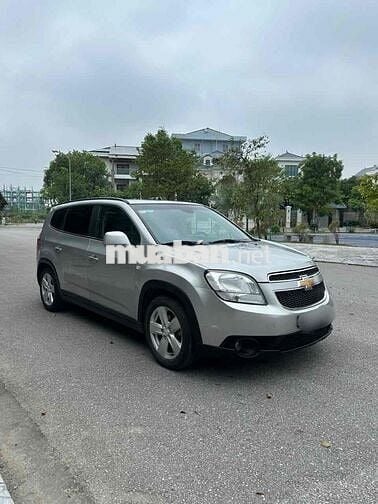 Xe 7 chỗ số tự động