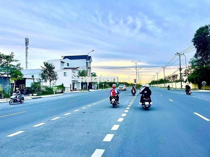 đất Mặt Tiền đường Huyết Mạch Âu Cơ Cần Thơ lộ lớn 33m
