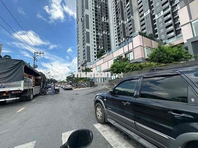 bán lô đất hót  nhât đông hoà.  gần làng đại học  qg dt 110m