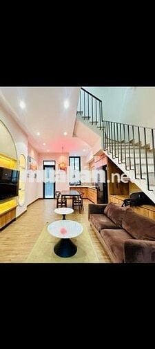 Nhà đẹp gần cầu Bến Phân, trệt, lầu, 2pn, Full nội thất, sân xe hơi