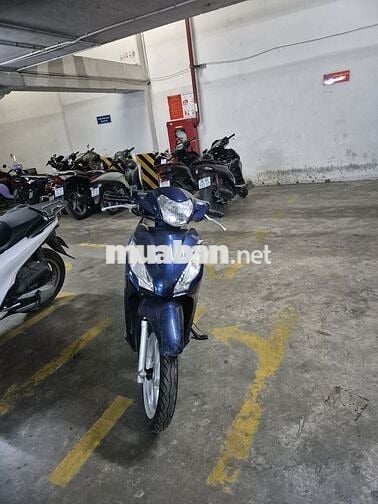 Bán xe máy Vision màu xanh nữ sử dụng