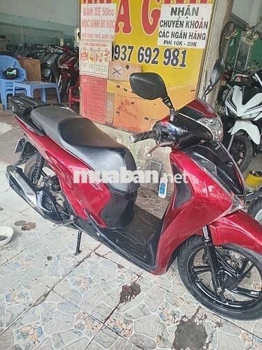 Xe máy Honda SH màu đỏ, số tự động