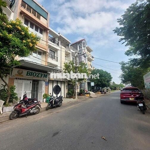 Nhà 4x17,5 ,4 tầng ,mt đường 16m kế khu 38ha Dương Thị Giang