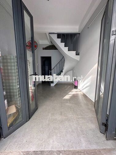 Bán nhà Tân Bình Hxh 3 tầng sử dụng 60m2 chỉ 4 tỷ