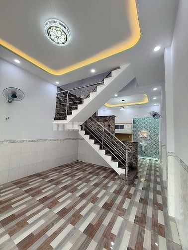 Bán nhà Hóc Môn 4 x 12 đúc trệt lầu 2PN, ngay sân banh Thới Tứ