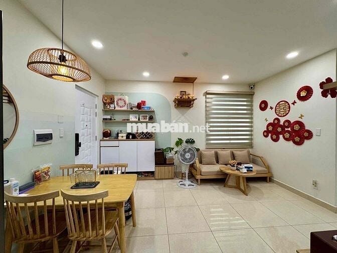 Chuyển nhà mới bán căn 2pn 2wc full nội thất, ban công ĐN cc Dreamhome