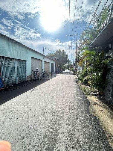 NHÀ QUỐC LỘ 50 BÌNH CHÁNH GẦN ÁO CƯỚI KIM HOÀNG khu hiện hữu ko qh 