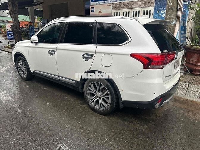 Xe gia đình đang đi cần bán