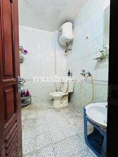 CĂN NHÀ HIẾM CÓ TRONG NGÕ - ngõ to như phố Ngọc Lâm - Long Biên .