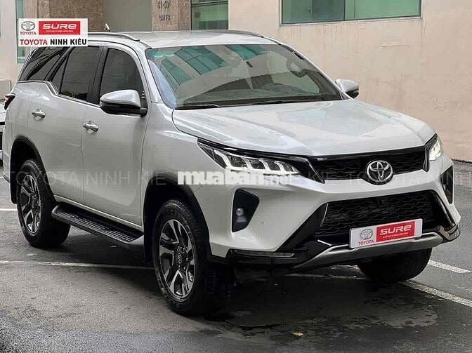 Toyota Fortuner Legender 2.4AT Trả trước 280tr